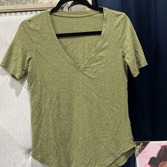 💚Lululemon Love Tee Olive Top - Picture 10 of 11